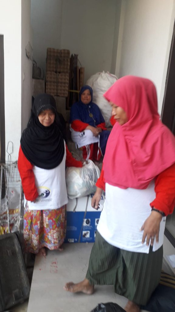 timbang-sampah-di-bank-sampah